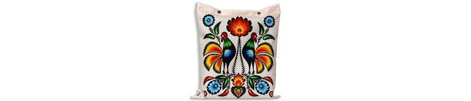 Folkowe torby z ludowym haftem i wzorami inspirowanymi polską sztuką ludową.
